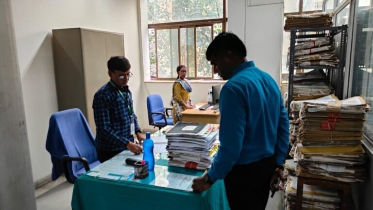 उपायुक्त मंजूनाथ भजंत्री ने समाहरणालय भवन का किया औचक निरीक्षण