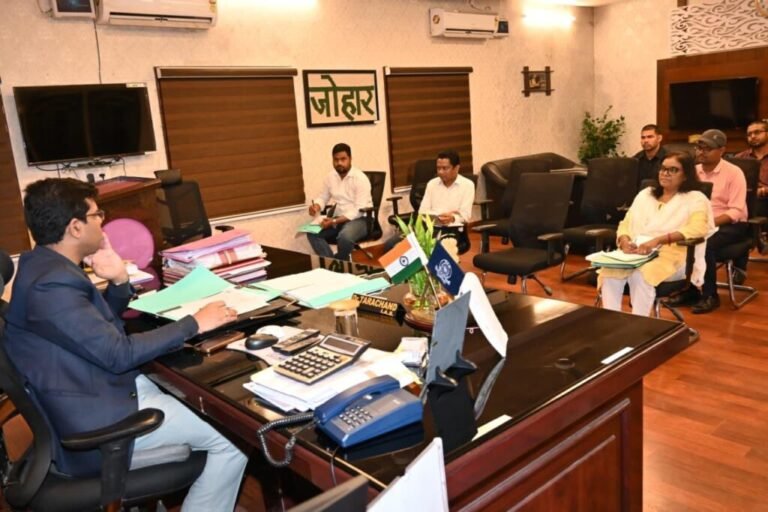 परिवहन विभाग की समीक्षा में उपायुक्त ने दिये सख्त निर्देश