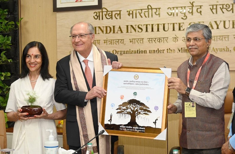 ब्राज़ील के उपराष्ट्रपति महामहिम गेराल्डो अल्कमिन ने नई दिल्ली में अखिल भारतीय आयुर्वेद संस्थान का दौरा किया; आयुर्वेद को स्वास्थ्य और ज्ञान का 5,000 वर्ष पुराना खजाना बताया