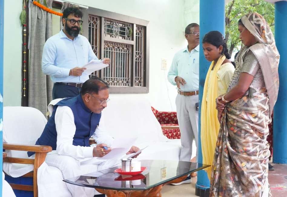 मुख्यमंत्री विष्णु देव साय ने बगिया में सुनी आम जनता की समस्याएं