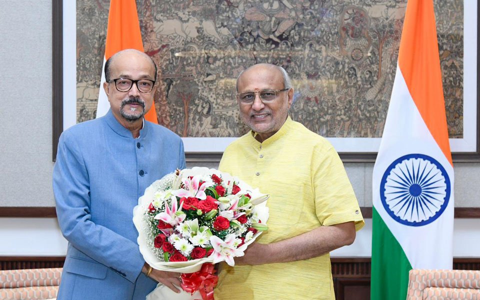 राज्यपाल डेका ने उपराष्ट्रपति राधाकृष्णन से की भेंट