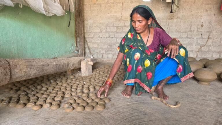 मिट्टी के दीयों से घर-आंगन जगमगाने वाली ललमोतिया की दिवाली इस बार होगी खास