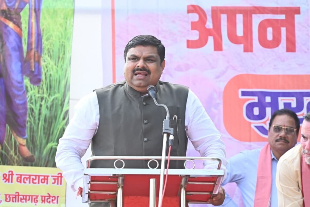 हम सभी एक किसान परिवार के हैं आपकी समस्याओं के हल के लिए हम प्रतिबद्ध: मंत्री गजेंद्र यादव