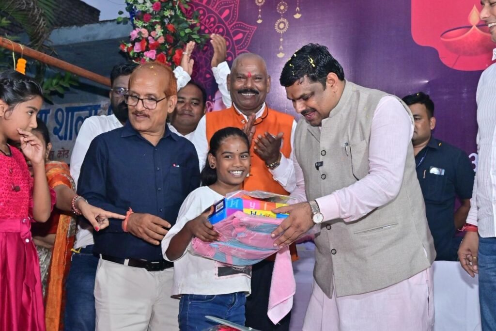 शिक्षा मंत्री गजेन्द्र यादव ने बच्चों संग “विष्णु के दिया”  कार्यक्रम में मनाई दीपावली — शिक्षा, संस्कृति और आनंद का संगम