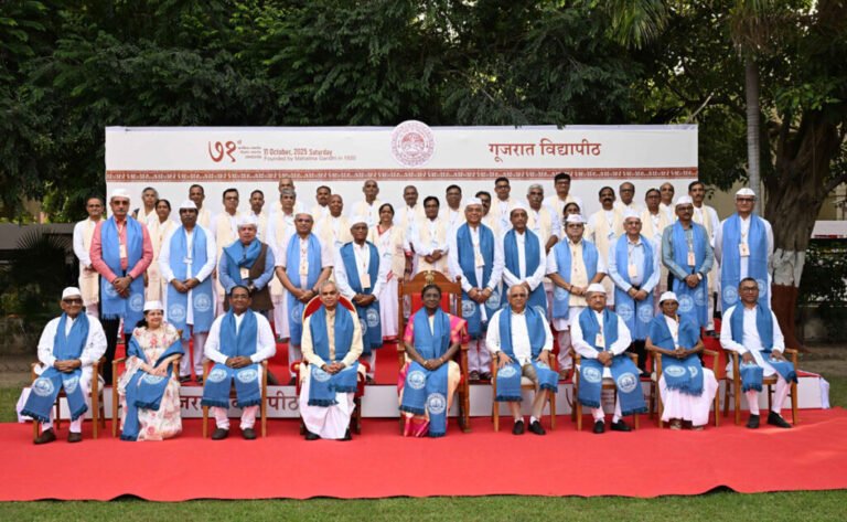 राष्ट्रपति द्रौपदी मुर्मु ने गुजरात विद्यापीठ के दीक्षांत समारोह को संबोधित किया