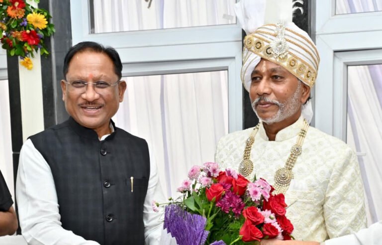 मुख्यमंत्री साय गुरु खुशवंत साहेब के गृहप्रवेश कार्यक्रम में हुए शामिल