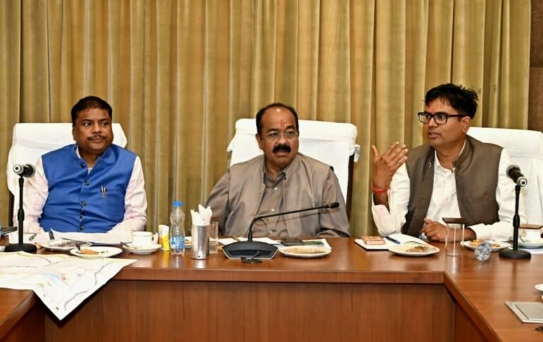 उप मुख्यमंत्री अरुण साव ने वन एवं पर्यावरण मंत्री केदार कश्यप और वित्त मंत्री चौधरी के साथ राज्योत्सव व प्रधानमंत्री के नवा रायपुर प्रवास की तैयारियों की समीक्षा की