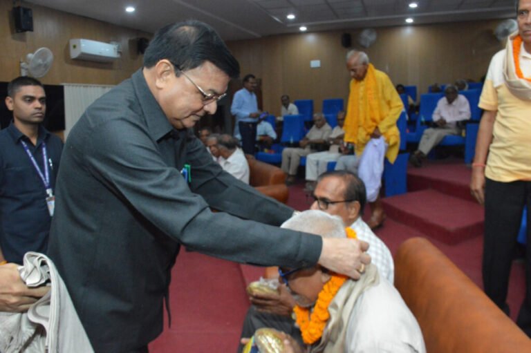 कैबिनेट मंत्री लखन लाल देवांगन के आतिथ्य में वृद्धजनों का सम्मान समारोह हुआ आयोजित