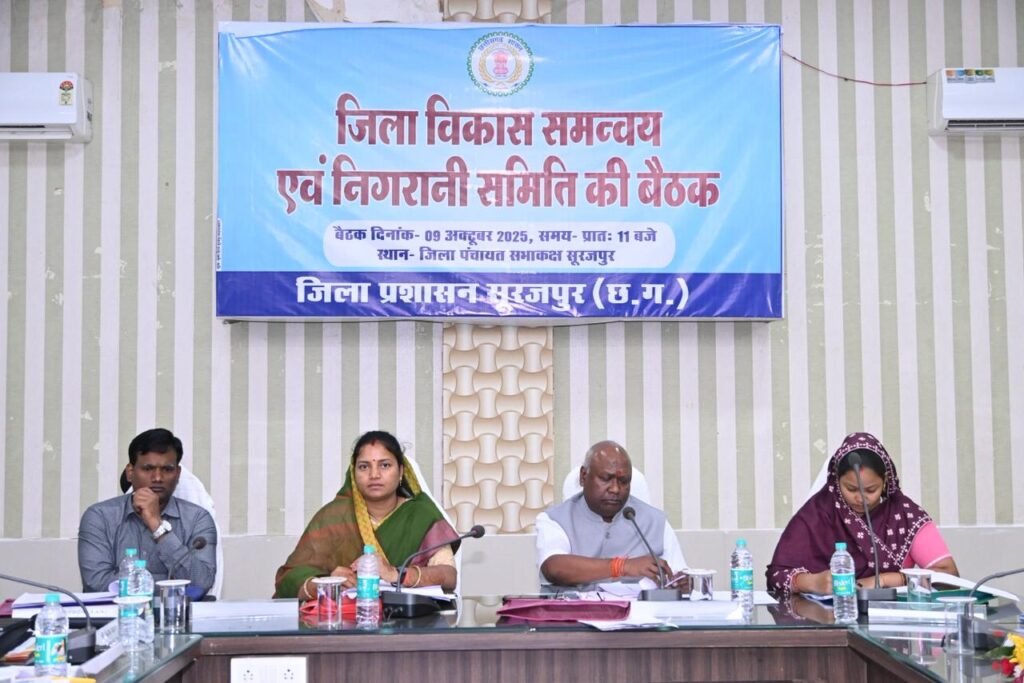 जनसेवा ही हमारा संकल्प – मंत्री श्रीमती लक्ष्मी राजवाड़े ने जनदर्शन में सुनी जनता की समस्याएँ, त्वरित निराकरण के दिए निर्देश