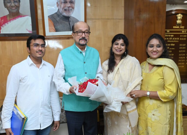 राज्यपाल डेका से अखिल भारतीय व्यापारिक परिसंघ महिला इकाई के सदस्यों ने सौजन्य भेंट की