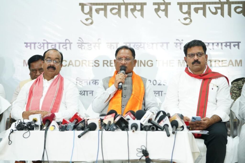 बस्तर में नक्सल उन्मूलन की दिशा में ऐतिहासिक दिन, बंदूक छोड़ संविधान अपनाने वालों का स्वागत – मुख्यमंत्री विष्णु देव साय