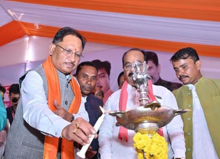 मुख्यमंत्री विष्णुदेव साय सर्व पिछड़ा वर्ग समाज के स्थापना दिवस में हुए शामिल