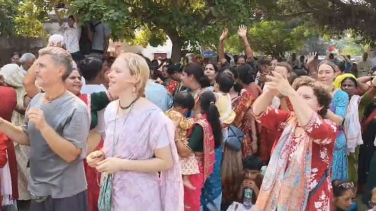 वृंदावन में भव्य गोवर्धन पूजा और अन्नकूट महोत्सव, देश-विदेश से भक्तों की भारी भीड़