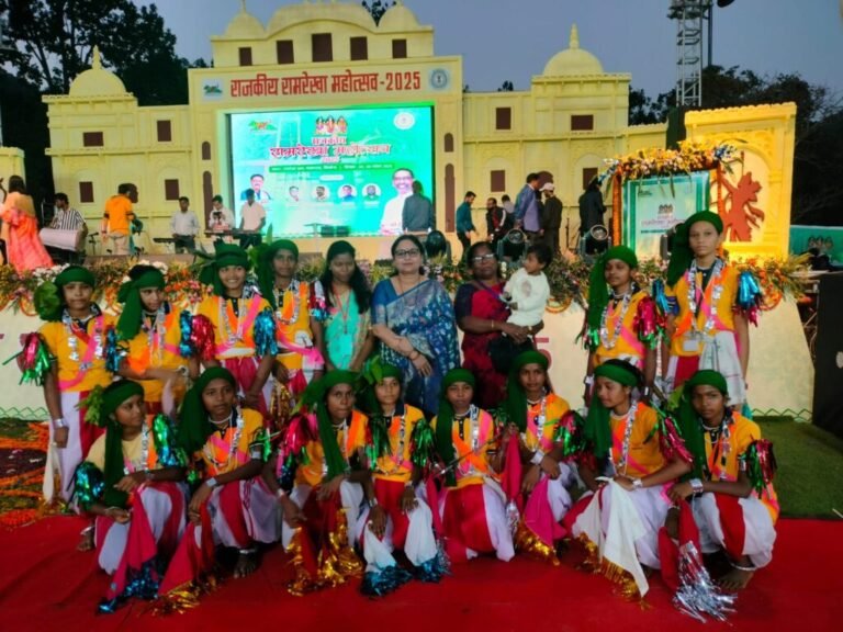 तीन दिवसीय श्री रामरेखा धाम महोत्सव का समापन