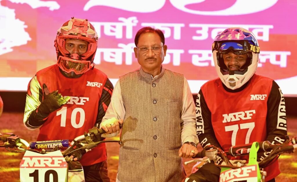 राष्ट्रीय सुपरक्रॉस बाइक रेसिंग चैंपियनशिप-2025 का रोमांच रायपुर में : मुख्यमंत्री साय ने बढ़ाया युवाओं का हौसला