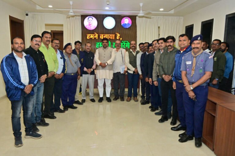 प्रथम राष्ट्रीय रोवर-रेंजर जंबूरी की तैयारियों हेतु शिक्षा मंत्री गजेन्द्र यादव की अध्यक्षता में समीक्षा बैठक संपन्न