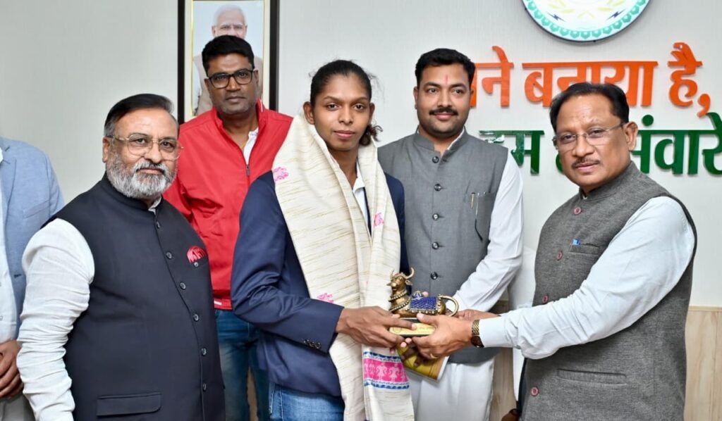 मुख्यमंत्री साय ने महिला कबड्डी विश्व कप की स्टार खिलाड़ी संजू देवी को दी बधाई