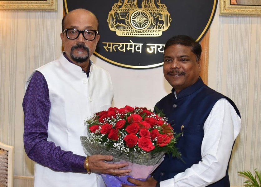 राज्यपाल डेका से वन मंत्री केदार कश्यप ने की सौजन्य भेंट