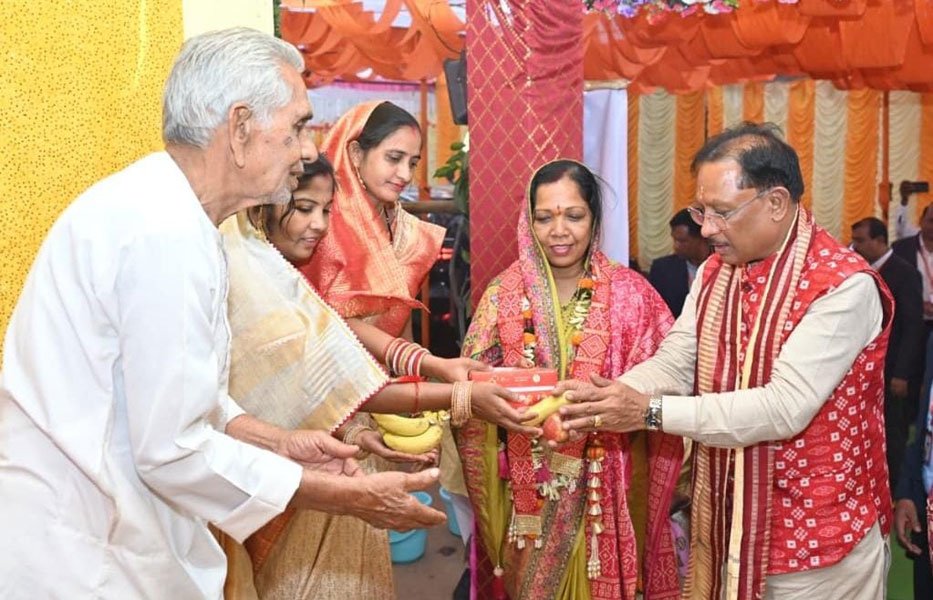 मुख्यमंत्री साय बसना सलखण्ड में मां महालक्ष्मी पूजन कार्यक्रम में हुए शामिल