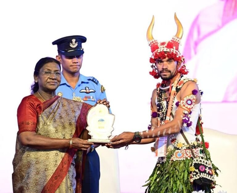 लोक कला महोत्सव में लिंगों घोटुल मांदरी नृत्य दल प्रथम कोण्डागांव जिले का बढ़ाया मान