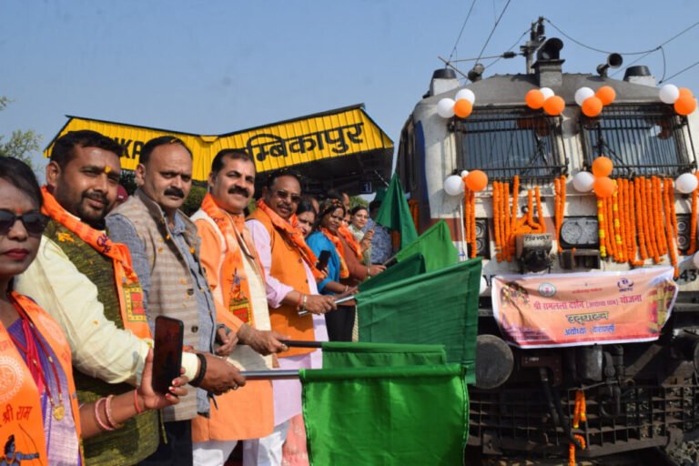 सरगुजा संभाग के 850 श्रद्धालु विशेष ट्रेन से अयोध्या धाम के लिए हुए रवाना