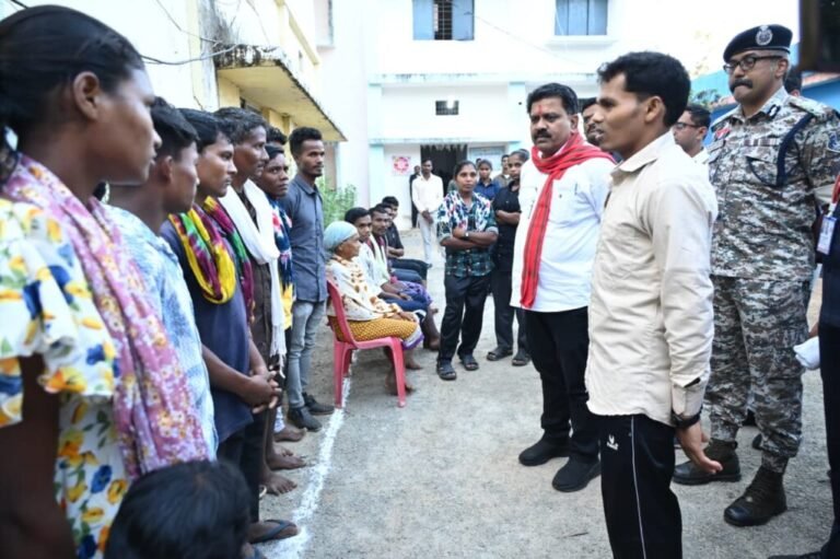 उपमुख्यमंत्री विजय शर्मा ने पुनर्वास केंद्र में पुनर्वासित युवाओं से की आत्मीय भेंट