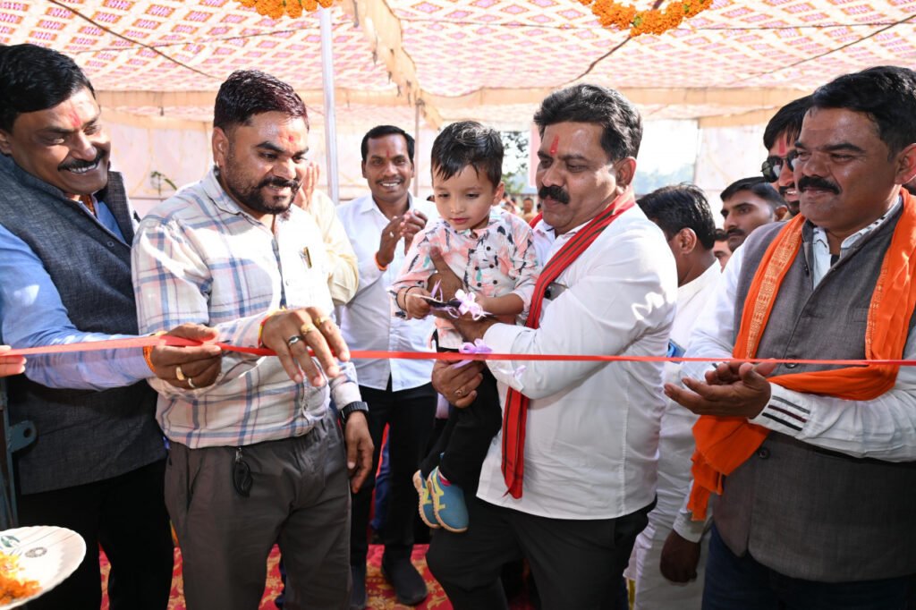 उपमुख्यमंत्री विजय शर्मा ने देवांगन समाज एवं क्षत्रिय पवार समाज के सामुदायिक भवनों का किया लोकार्पण