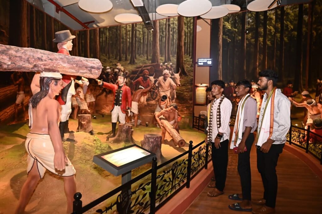 शहीद वीर नारायण सिंह जनजातीय संग्रहालय बना प्रेरणा और आकर्षण का केन्द्र