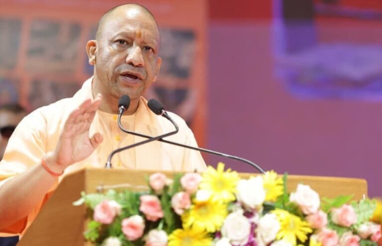 बहराइच नाव हादसा: मुख्यमंत्री योगी आदित्यनाथ ने हवाई सर्वेक्षण कर लिया जायजा