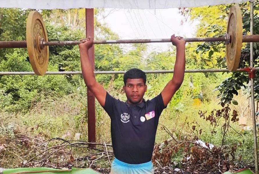 बस्तर ओलंपिक के जिला स्तरीय स्पर्धा में राकेश रहे प्रथम, अब संभाग स्तरीय प्रतियोगिता में दिखाएंगे दमखम