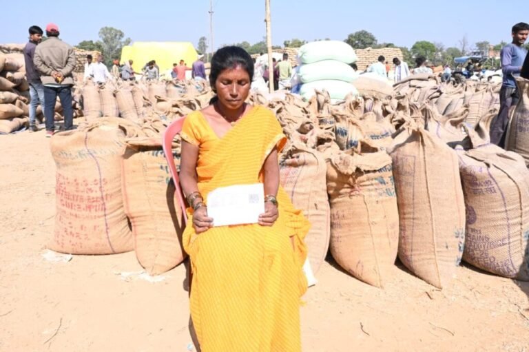 केनापारा की 35 वर्षीय कृषिका शकुंतला ने सुगमता के साथ किया धान विक्रय