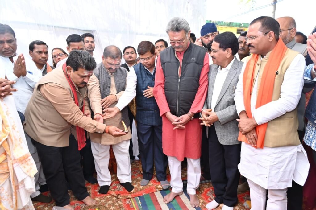 उप मुख्यमंत्री विजय शर्मा ने श्री पंचमुखी बूढ़ा महादेव मंदिर में कांवड़िया विश्राम गृह निर्माण का किया भूमिपूजन