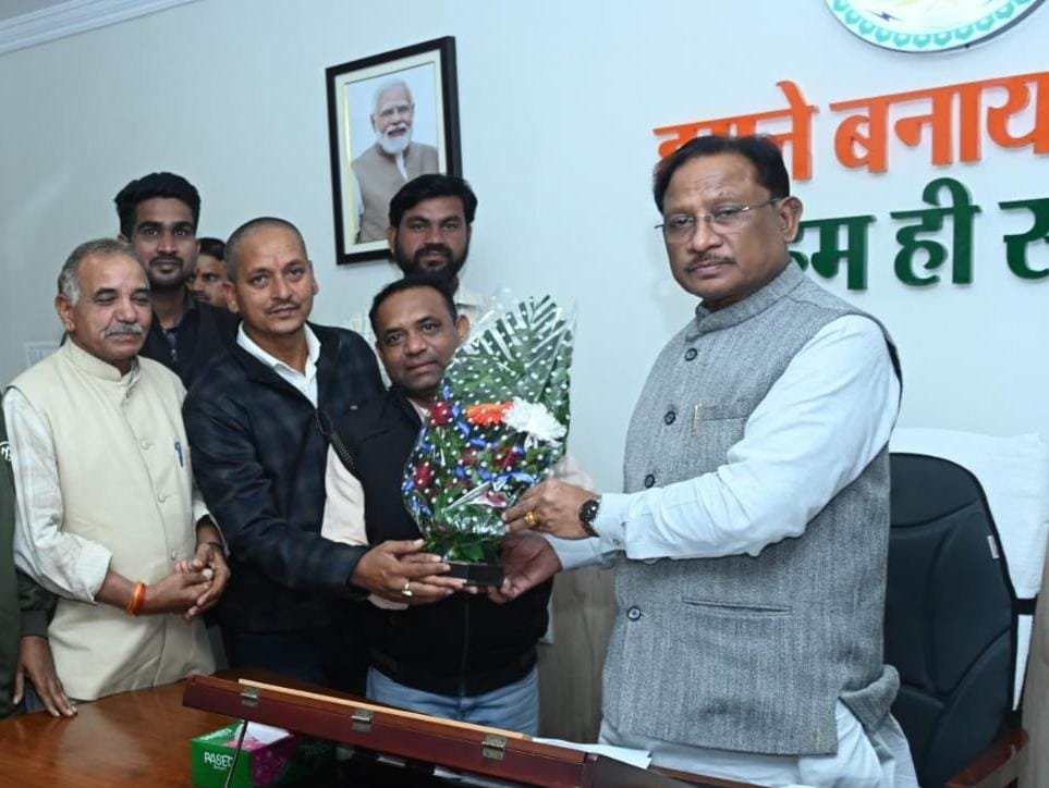 मुख्यमंत्री साय से कुंभकार समाज के प्रतिनिधि मंडल की सौजन्य मुलाकात