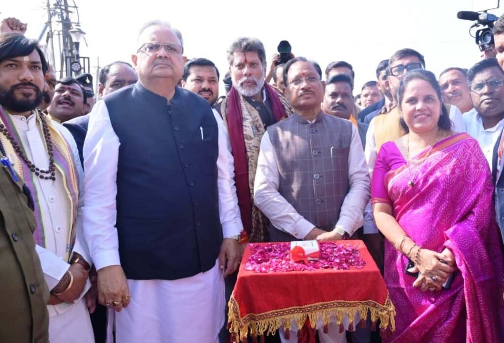 मुख्यमंत्री विष्णु देव साय ने पूर्व प्रधानमंत्री स्वर्गीय अटल बिहारी वाजपेयी की जयंती पर 115 शहरों में अटल परिसरों का लोकार्पण किया