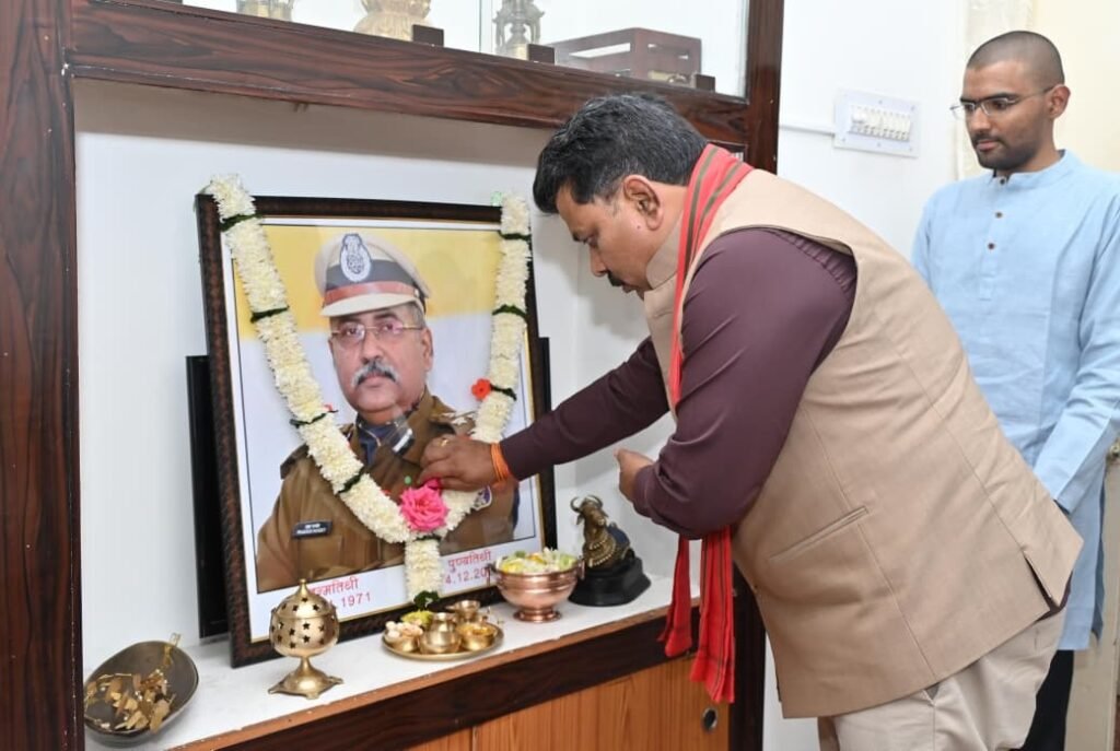 उप मुख्यमंत्री विजय शर्मा ने आईपीएस अधिकारी प्रखर पांडेय को दी श्रद्धांजलि