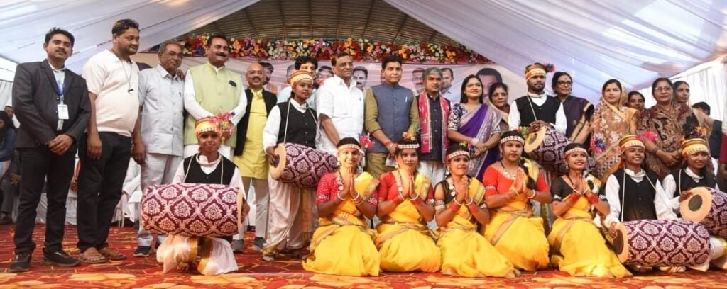 जीवन की सफलता केवल डिग्री लेने में नहीं, बल्कि संस्कृति एवं संस्कारों को अपनाकर जीवन जीने में-राजस्व मंत्री टंक राम वर्मा