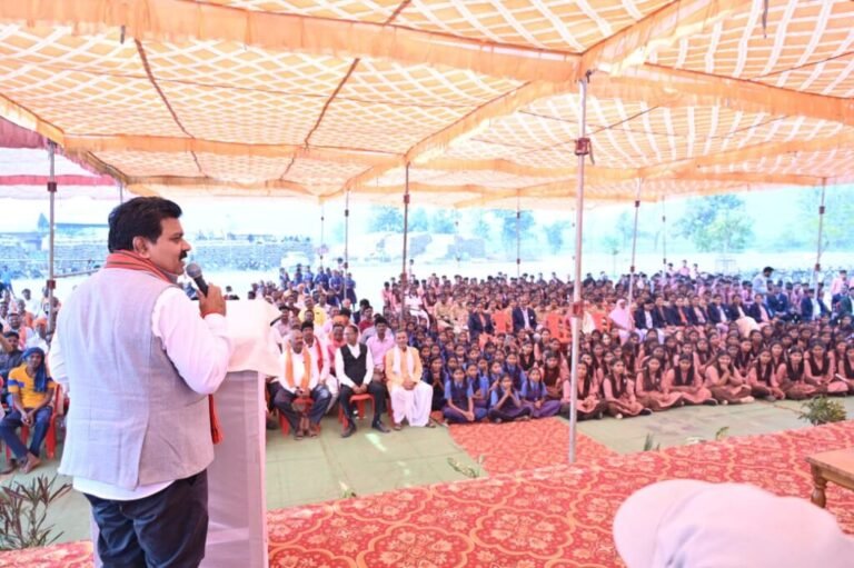 कबीरधाम में डिजिटल शिक्षा क्रांति का वनांचल तक विस्तार