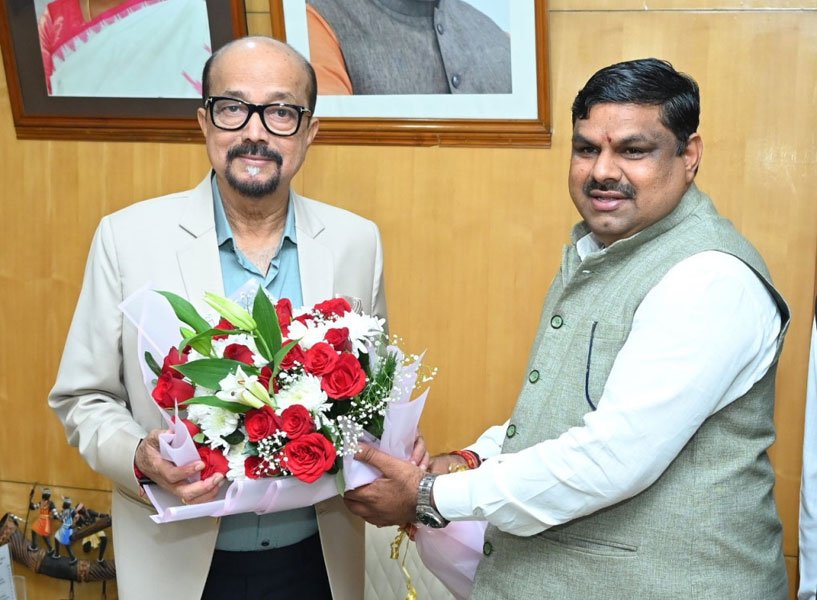 राज्यपाल डेका को स्कूल शिक्षा मंत्री गजेंद्र यादव ने दी नए वर्ष की शुभकामनाएं