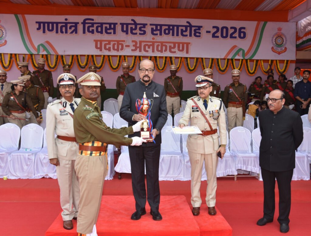 राज्यपाल ने गणतंत्र दिवस समारोह में वीरता, शौर्य एवं उत्कृष्ट सेवा के लिए किया सम्मानित