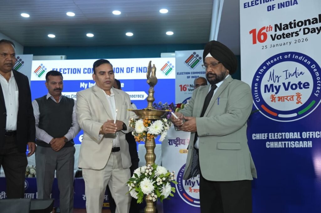 लोकतंत्र की मजबूती के लिए जागरूक मतदाता आवश्यक – न्यायमूर्ति इंदर सिंह उबोवेजा