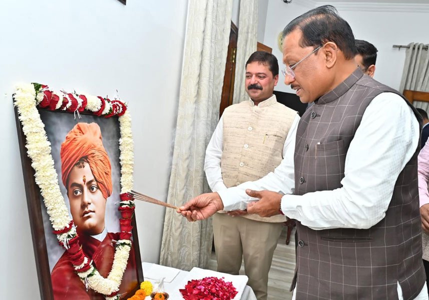 स्वामी विवेकानंद जयंती पर मुख्यमंत्री विष्णु देव साय ने किया नमन, युवाओं से राष्ट्र निर्माण में आगे आने का आह्वान
