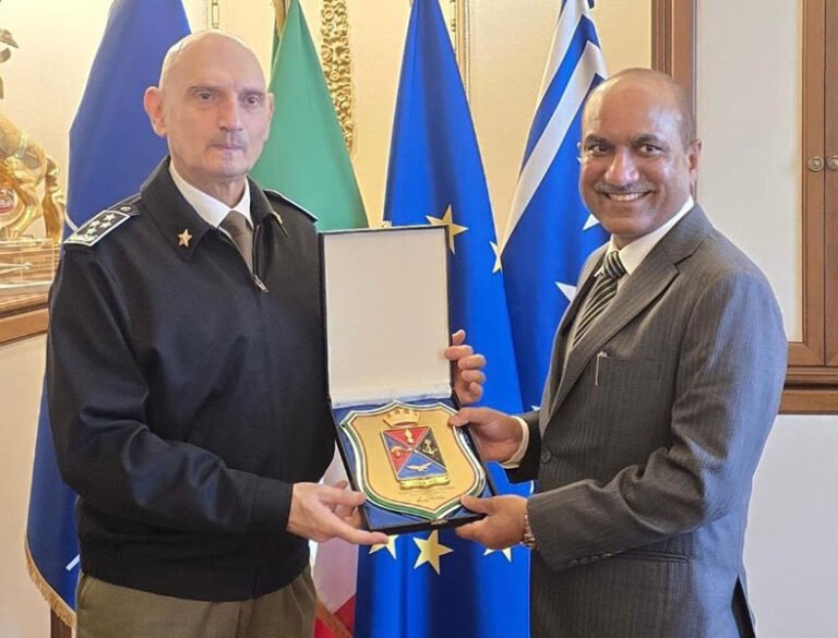 रक्षा उत्पादन सचिव ने रोम में इटली के वरिष्ठरक्षा अधिकारियों के साथ महत्वपूर्ण बैठकें कीं