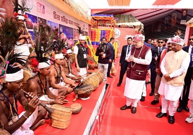 अमित शाह ने देखा बस्तर की जनजातीय विरासत का वैभव, विजेता दलों से मिलकर बढ़ाया उत्साह