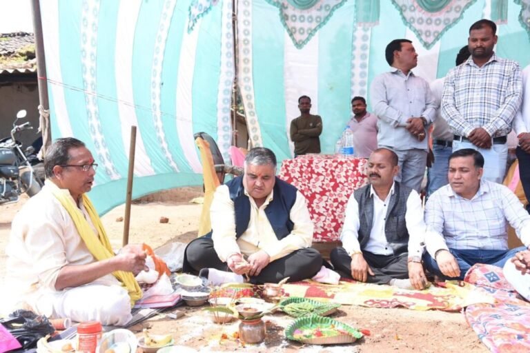 पर्यटन एवं संस्कृति मंत्री राजेश अग्रवाल ने लखनपुर क्षेत्र में 259.68 लाख रू. के विकास कार्यों का किया भूमिपूजन