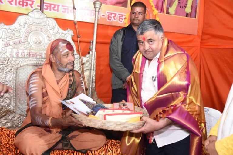 राजिम कुंभ कल्प 2026: पर्यटन एवं संस्कृति मंत्री राजेश अग्रवाल ने त्रिवेणी संगम पर संतों से की भेंट, बिहान दीदियों द्वारा बनाए गए छत्तीसगढ़ी व्यंजनों का चखा स्वाद