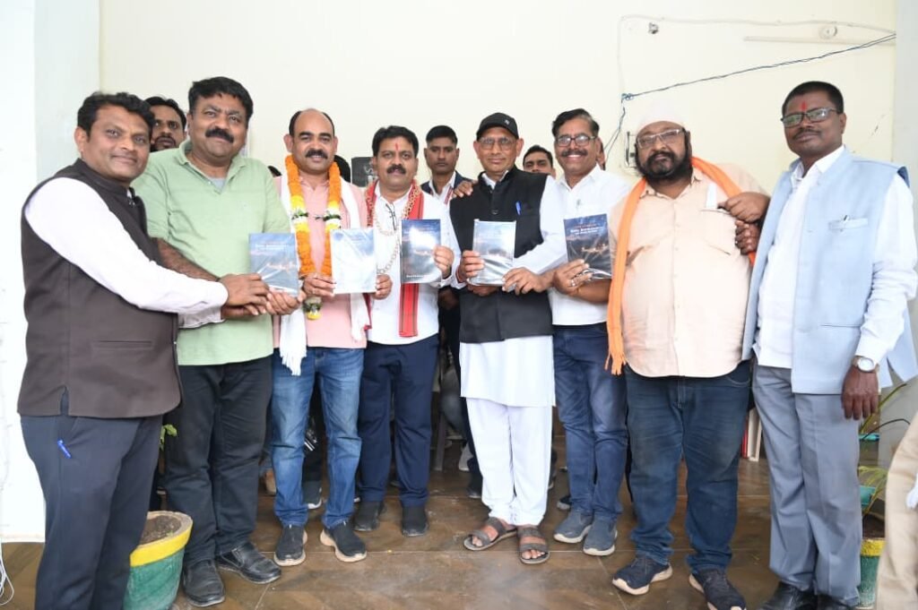 उप मुख्यमंत्री विजय शर्मा ने द स्टोरी ऑफ किंग भोरमदेव ‘राजा भोरमदेव की कहानी’ पुस्तक का किया विमोचन