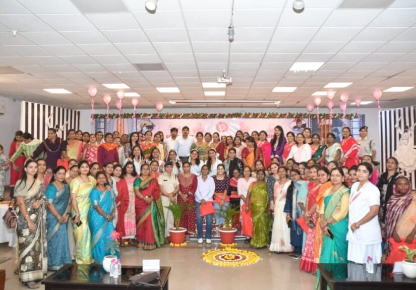मंडल रेल प्रबन्धक कार्यालय और सेक्रो रायपुर के संयुक्त तत्ववधान में अंतर्राष्ट्रीय महिला दिवस का आयोजन