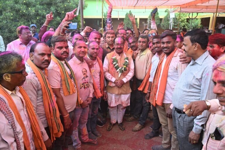 लोरमी में उप मुख्यमंत्री अरुण साव ने परिवारजनों के साथ खेली खुशियों की होली