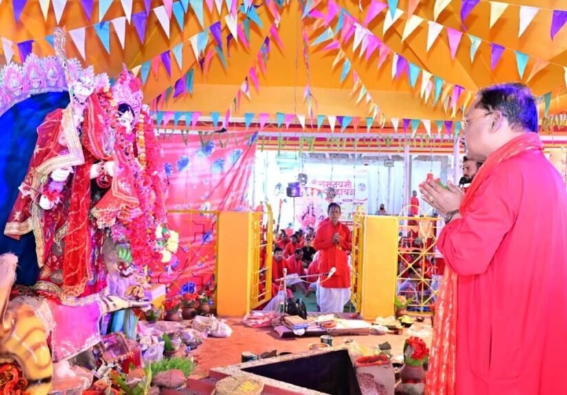 मुख्यमंत्री विष्णुदेव साय ने मां दुर्गा की पूजा-अर्चना कर प्रदेशवासियों की सुख-समृद्धि की कामना