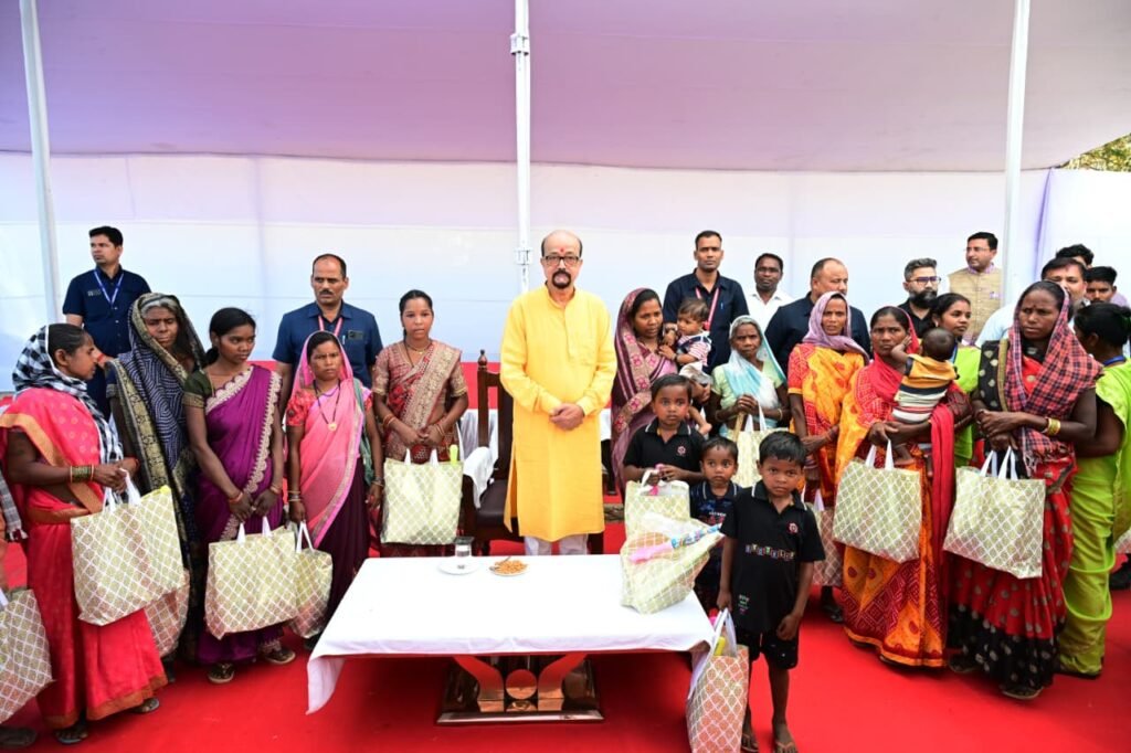 राज्यपाल रमेन डेका ने बैगा-बिरहोर आदिवासियों की संस्कृति को सहेजने की दी सीख